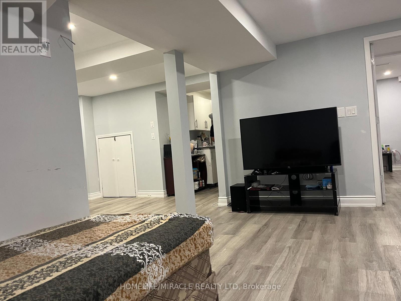 24 Roundstone Drive, Brampton, Ontario  L6X 0K7 - Photo 17 - W12452143