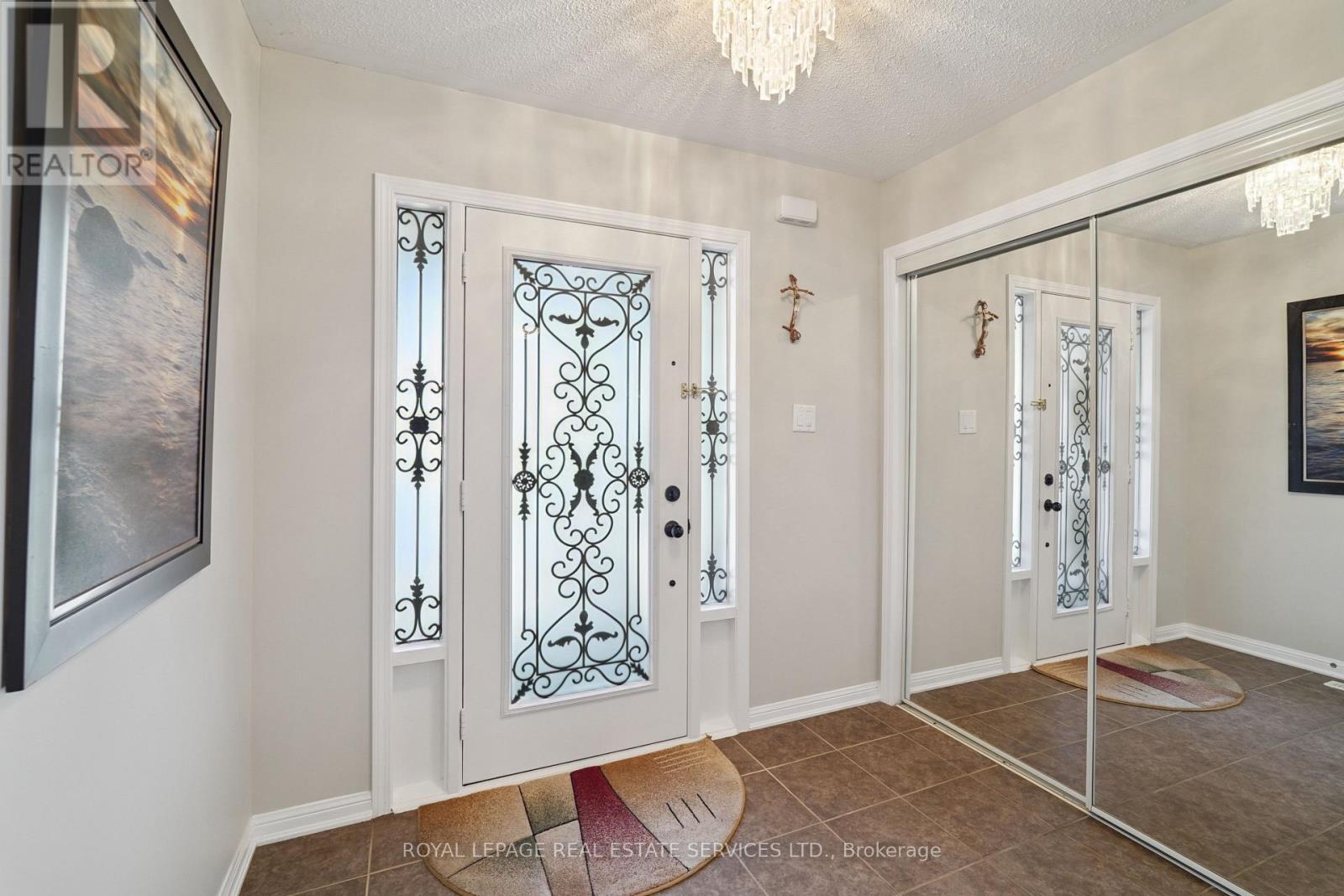 641 Symons Cross, Milton, Ontario  L9T 7S2 - Photo 6 - W12452144