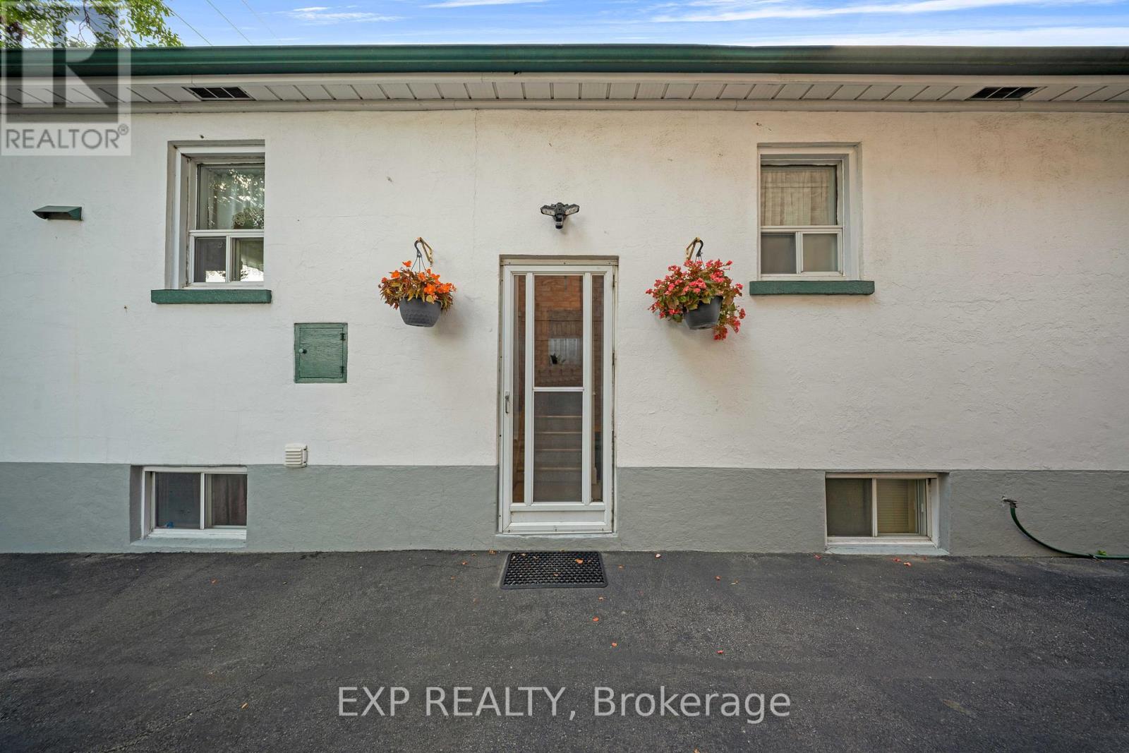79 Sixteenth Street, Toronto, Ontario  M8V 3J9 - Photo 25 - W12452151