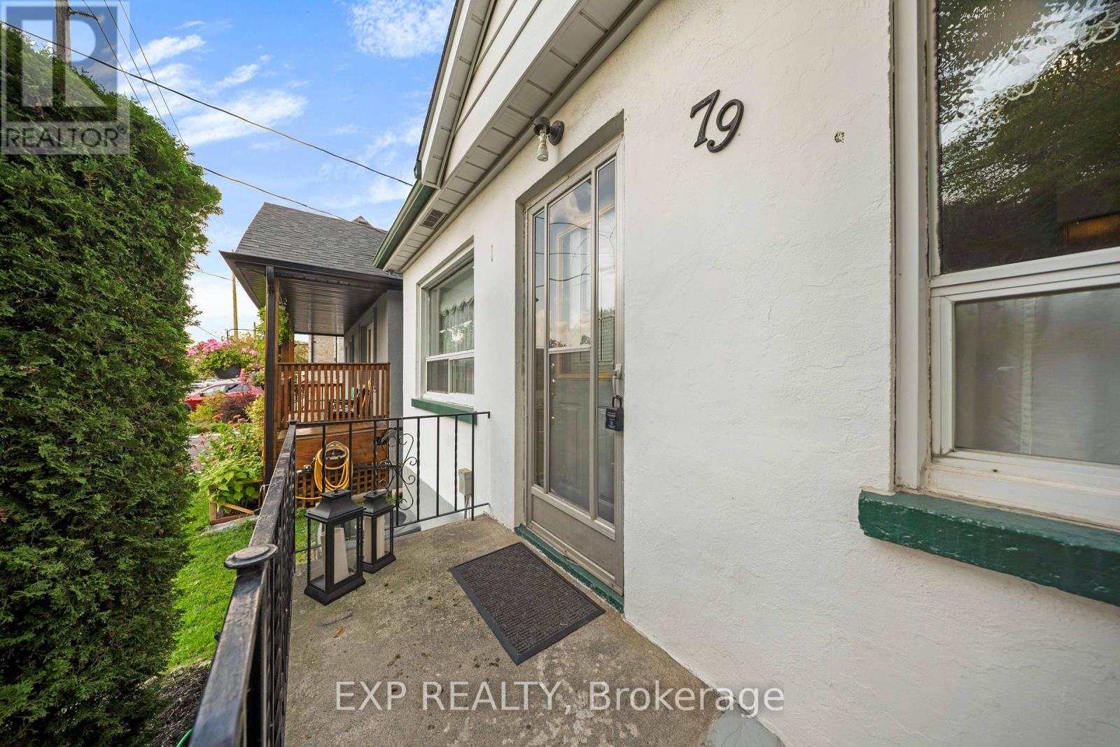 79 Sixteenth Street, Toronto, Ontario  M8V 3J9 - Photo 4 - W12452151