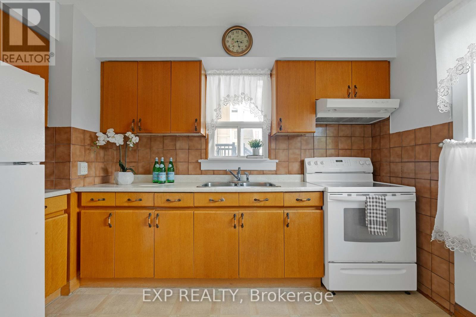 79 Sixteenth Street, Toronto, Ontario  M8V 3J9 - Photo 9 - W12452151
