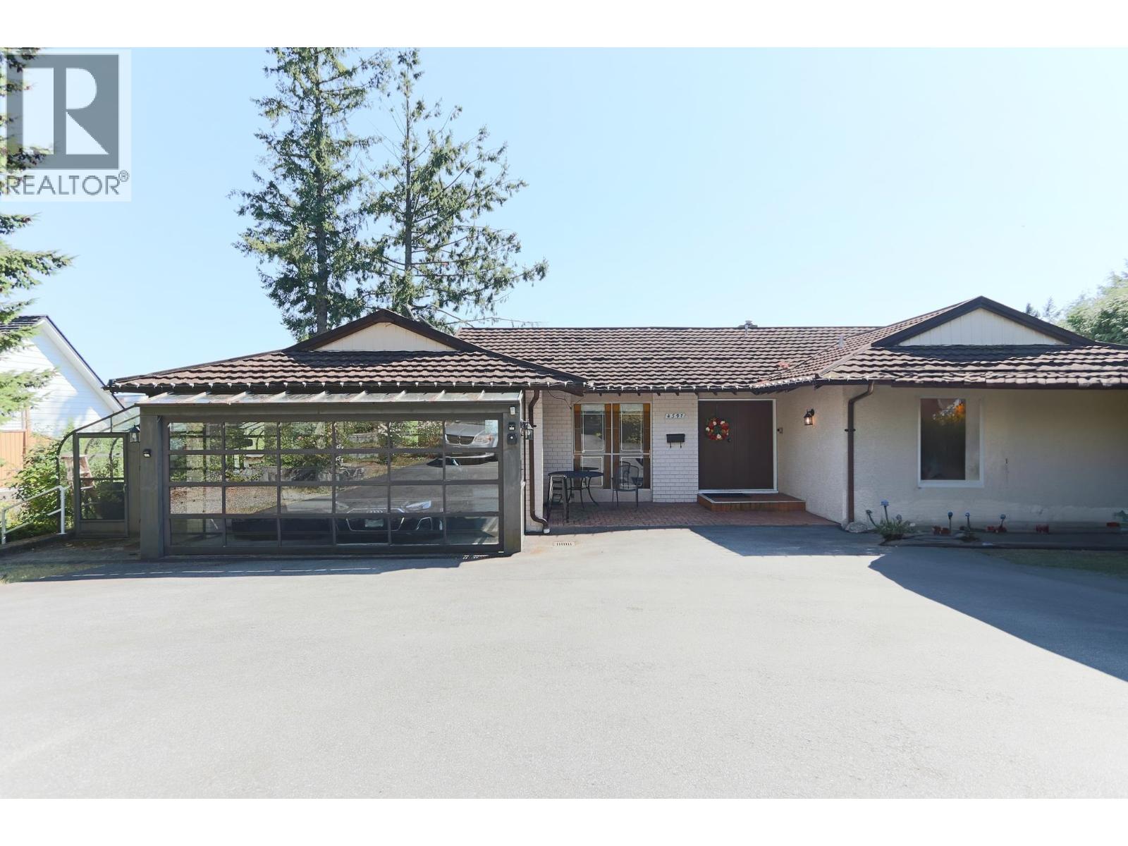 4591 WOODGREEN DRIVE, West Vancouver, British Columbia