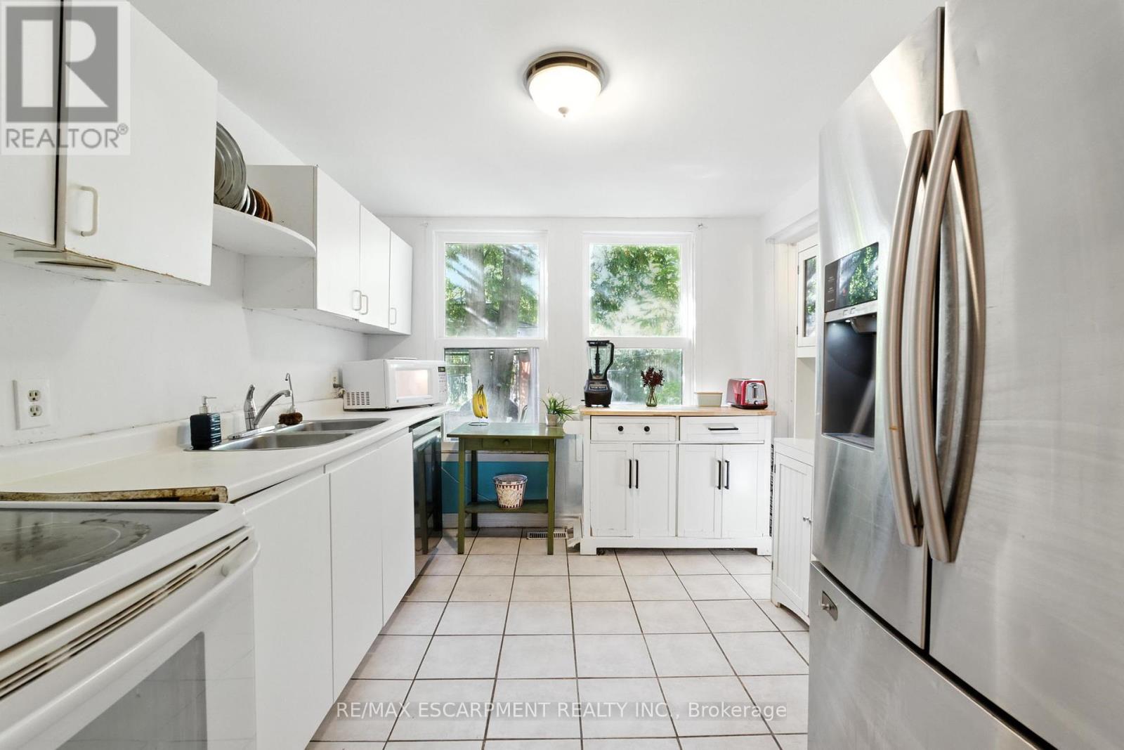 78 East 23rd Street, Hamilton, Ontario  L8V 2W8 - Photo 11 - X12452047