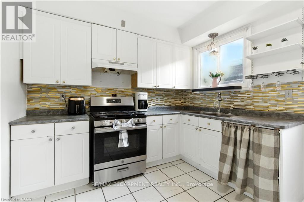 44 Holton Avenue N, Hamilton, Ontario  L8L 6H4 - Photo 10 - X12452124