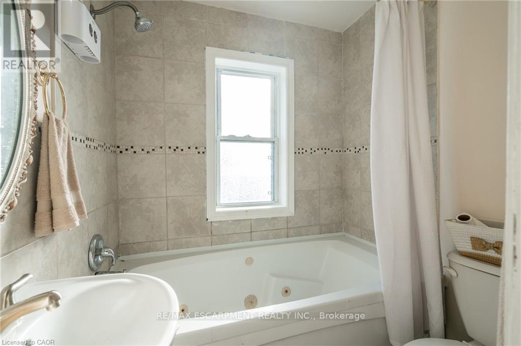 44 Holton Avenue N, Hamilton, Ontario  L8L 6H4 - Photo 14 - X12452124