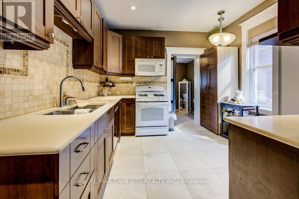 207 Hedley Street, Cambridge, Ontario  N3H 3X9 - Photo 7 - X12452133