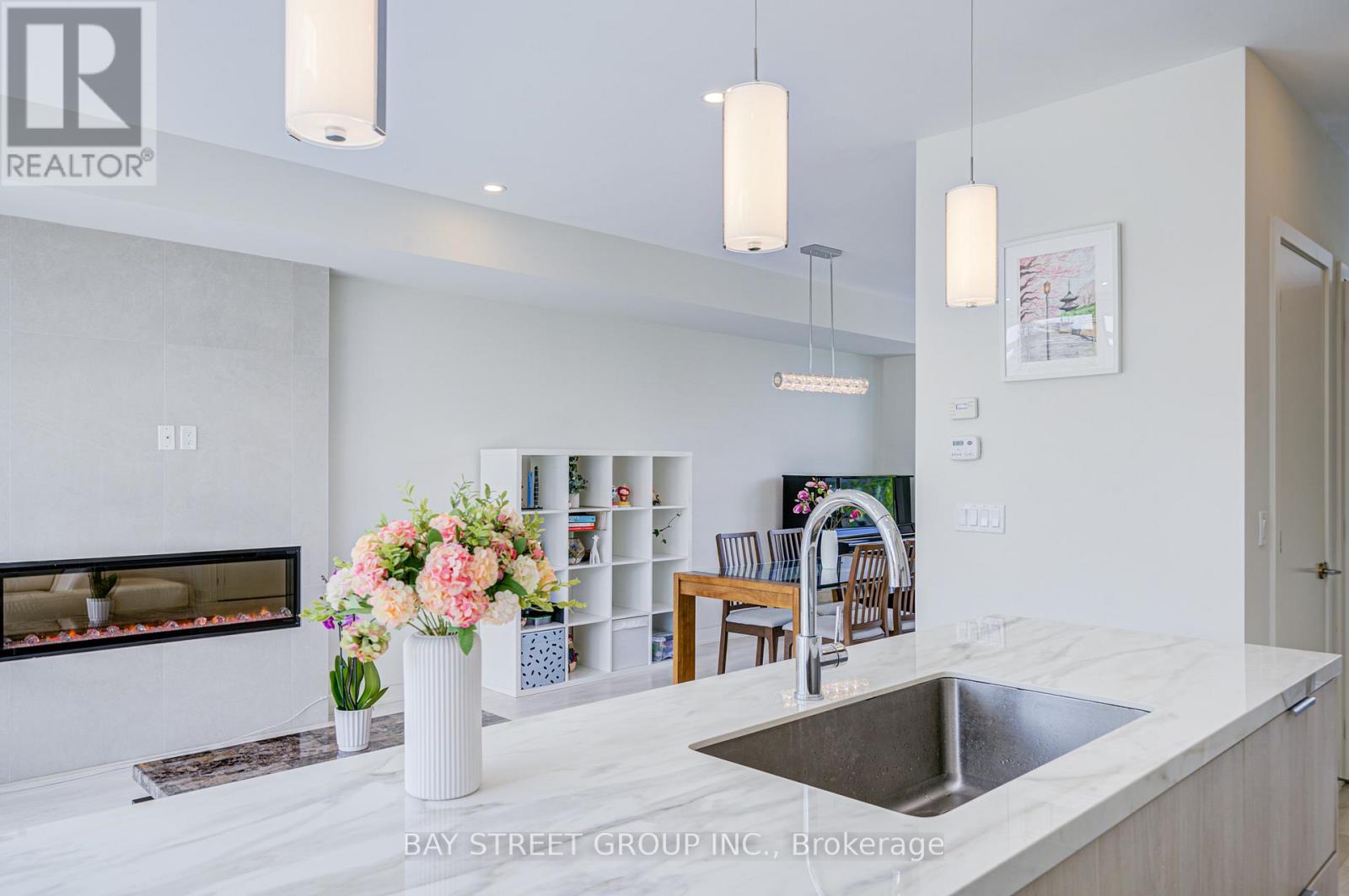 27 Sonic Way S, Toronto, Ontario  M3C 0P3 - Photo 8 - C12452167