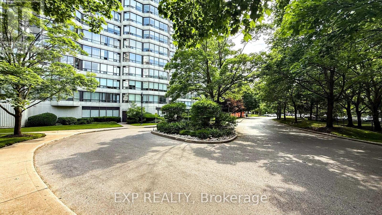 1411 - 1121 Steeles Avenue W, Toronto, Ontario  M2R 3W7 - Photo 2 - C12452218