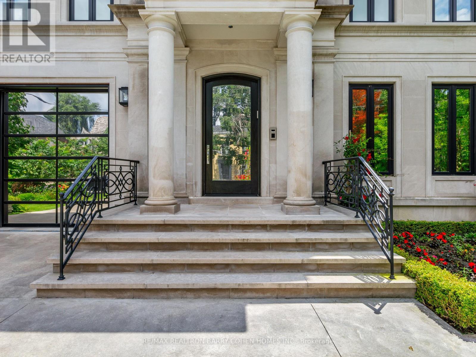 327 Cortleigh Boulevard, Toronto, Ontario  M5N 1R2 - Photo 2 - C12450201