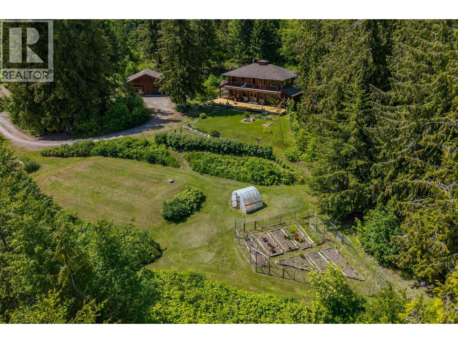 3019 Hopwood Road, Lee Creek, British Columbia  V0E 1M4 - Photo 1 - 10348129