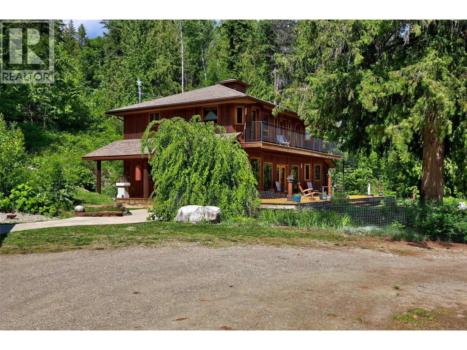 3019 Hopwood Road, Lee Creek, British Columbia  V0E 1M4 - Photo 35 - 10348129