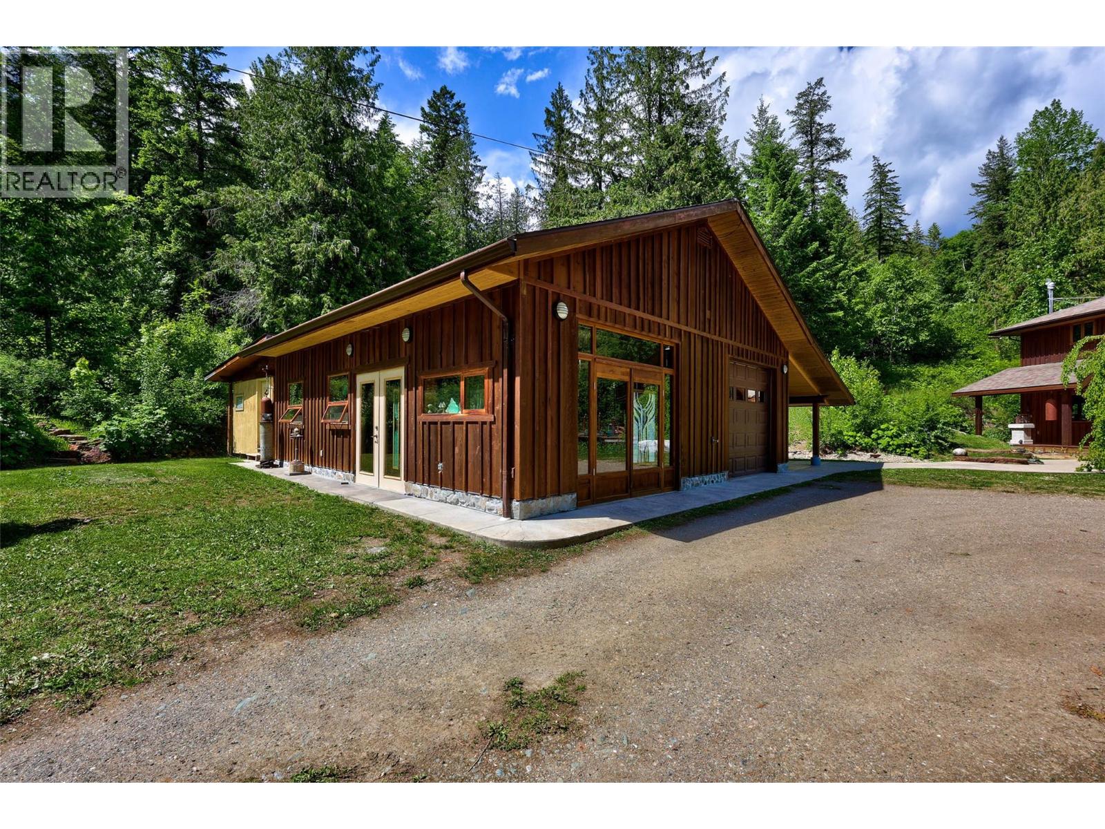 3019 Hopwood Road, Lee Creek, British Columbia  V0E 1M4 - Photo 49 - 10348129