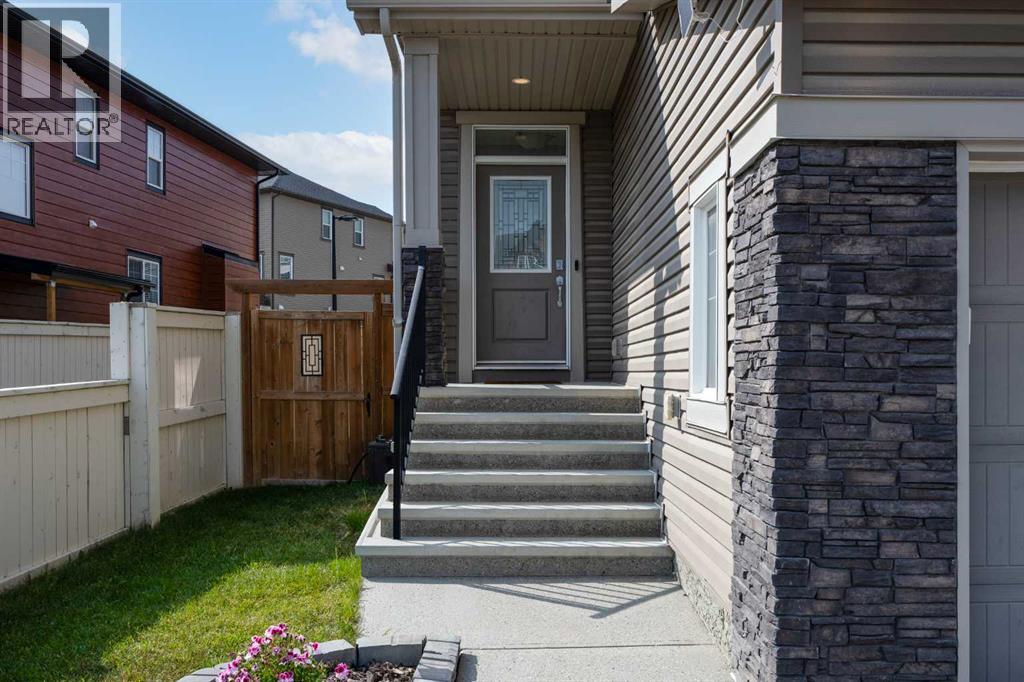 199 Evansglen Circle Nw, Calgary, Alberta  T3P 0W8 - Photo 2 - A2257099