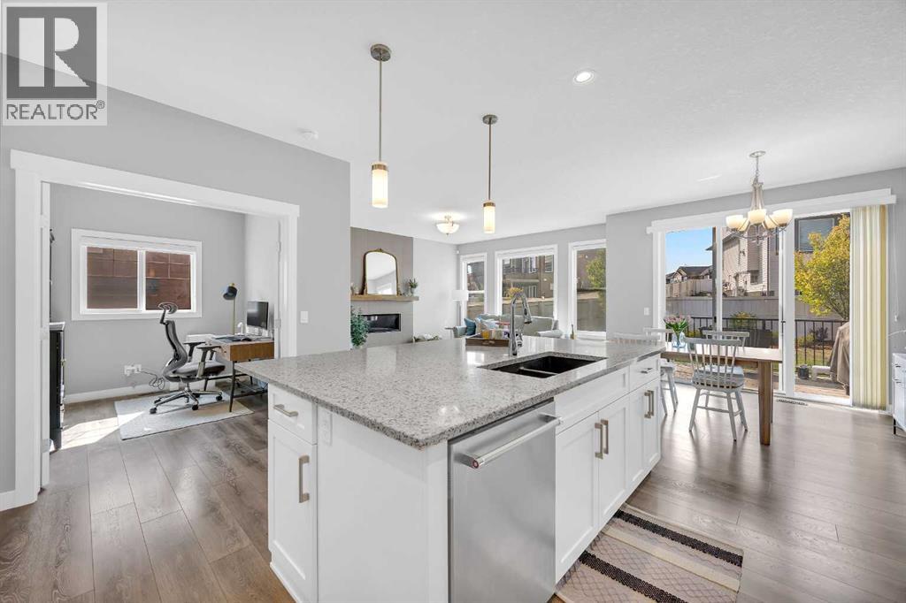 199 Evansglen Circle Nw, Calgary, Alberta  T3P 0W8 - Photo 10 - A2257099