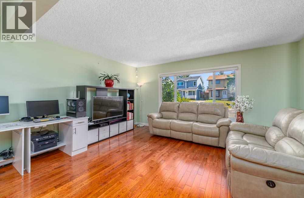 111 Abinger Crescent Ne, Calgary, Alberta  T2A 6L2 - Photo 12 - A2258871