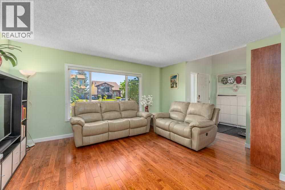 111 Abinger Crescent Ne, Calgary, Alberta  T2A 6L2 - Photo 6 - A2258871