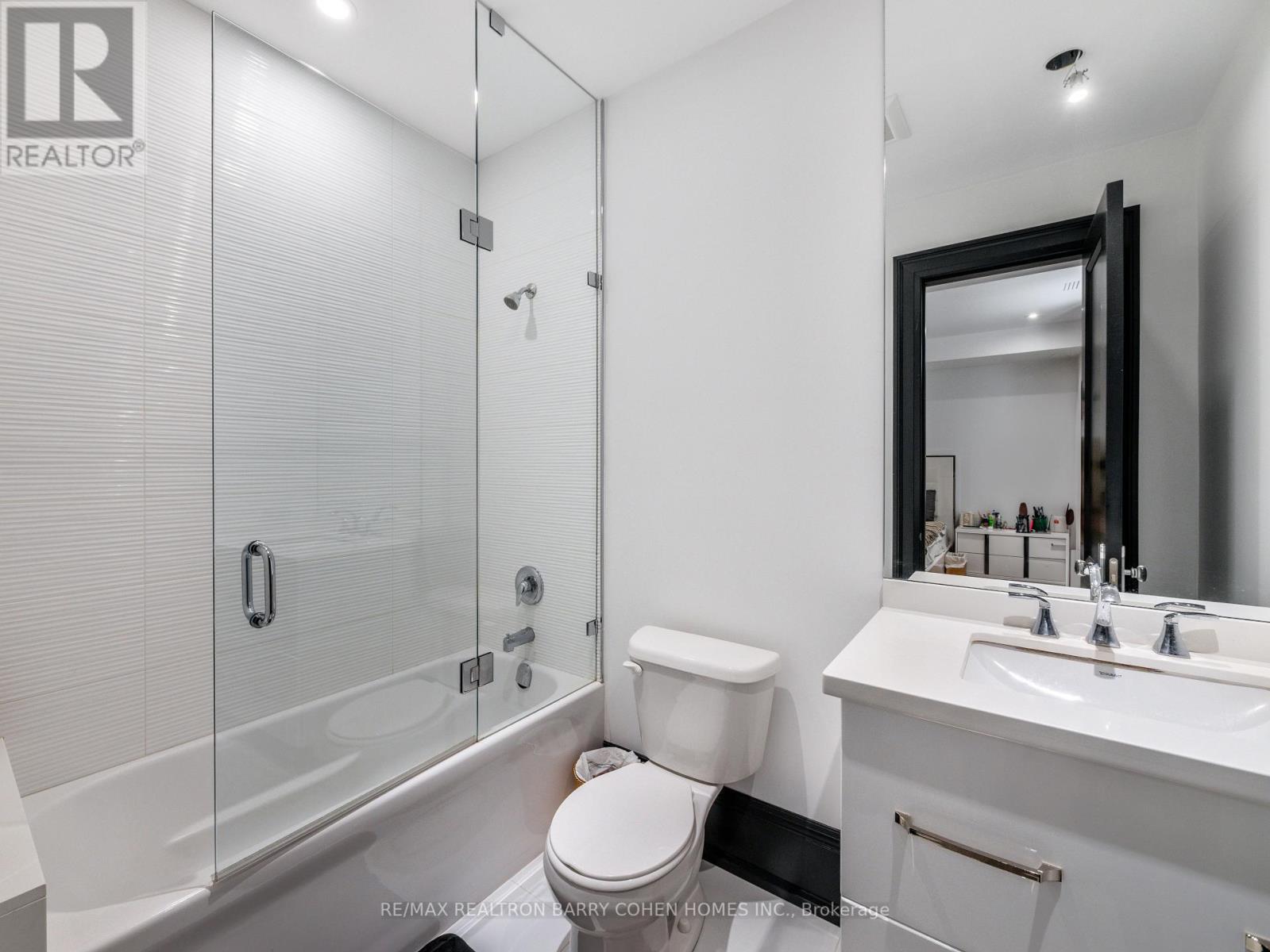 327 Cortleigh Boulevard, Toronto, Ontario  M5N 1R2 - Photo 44 - C12450201