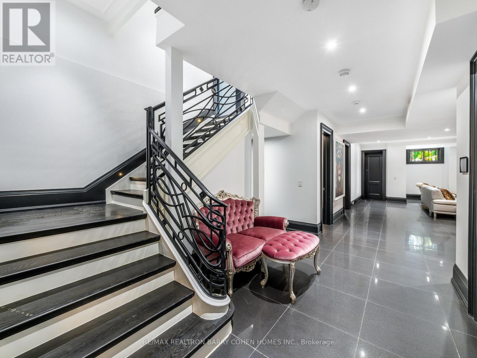 327 Cortleigh Boulevard, Toronto, Ontario  M5N 1R2 - Photo 38 - C12450201
