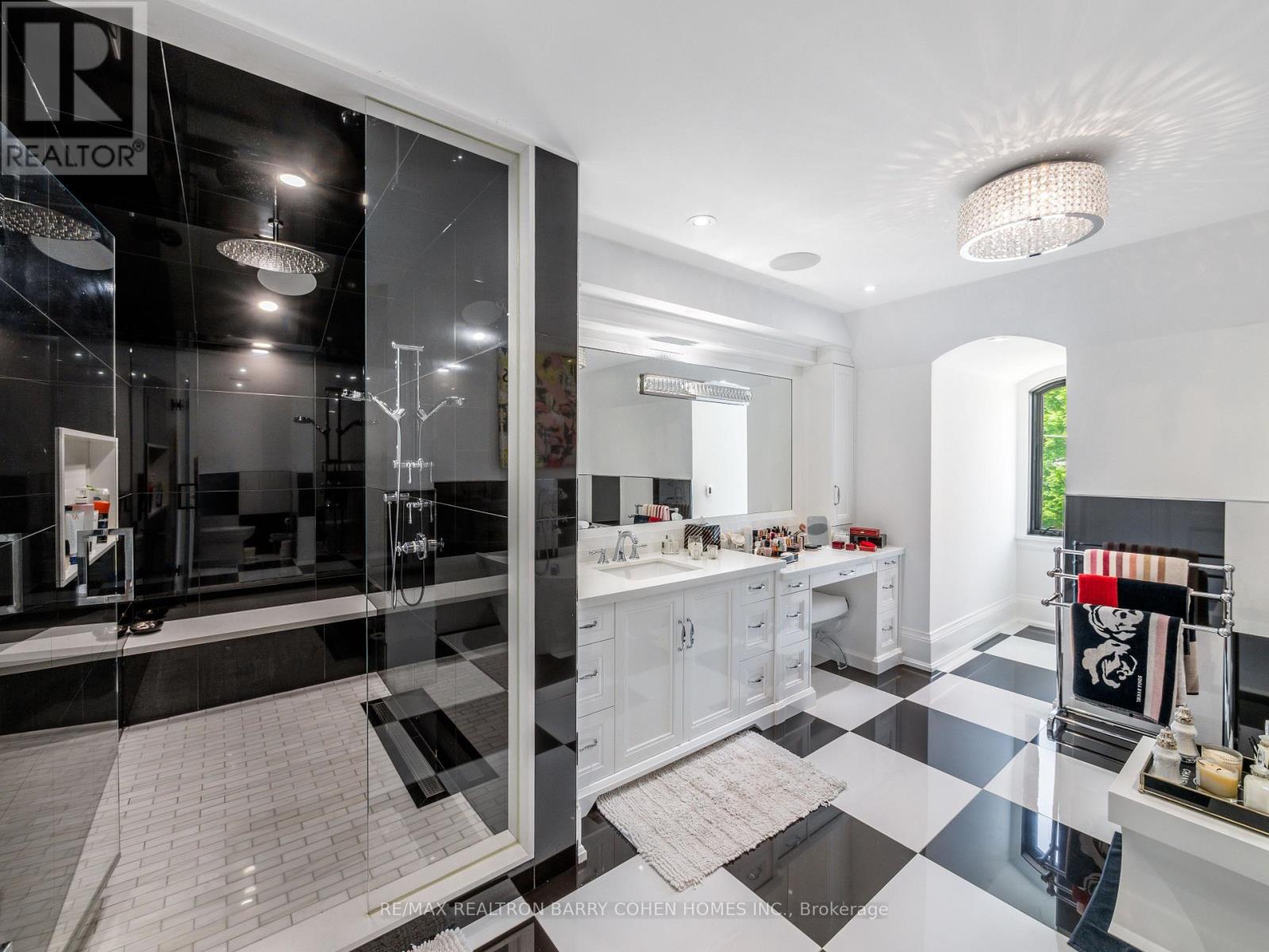 327 Cortleigh Boulevard, Toronto, Ontario  M5N 1R2 - Photo 37 - C12450201