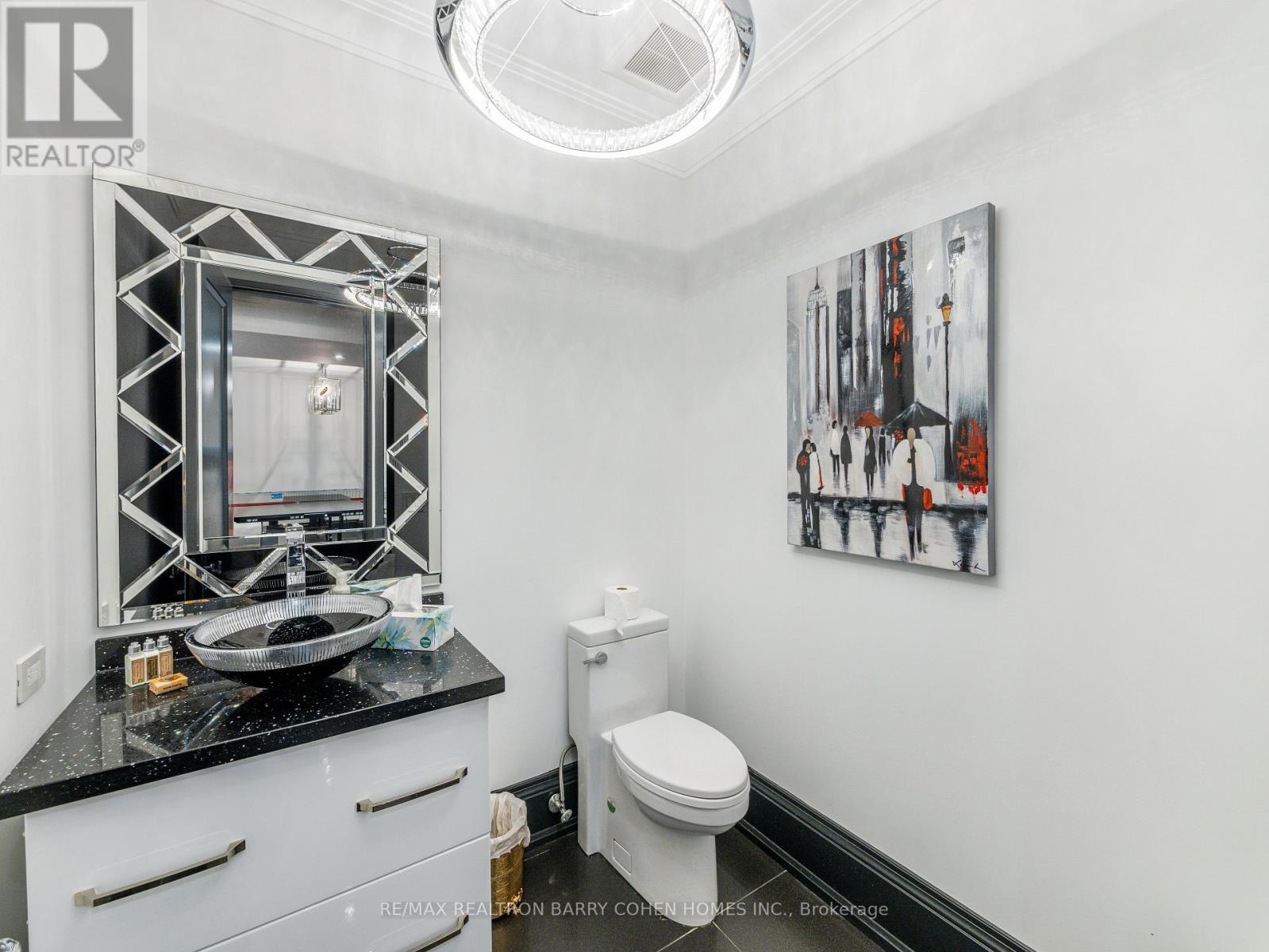 327 Cortleigh Boulevard, Toronto, Ontario  M5N 1R2 - Photo 42 - C12450201