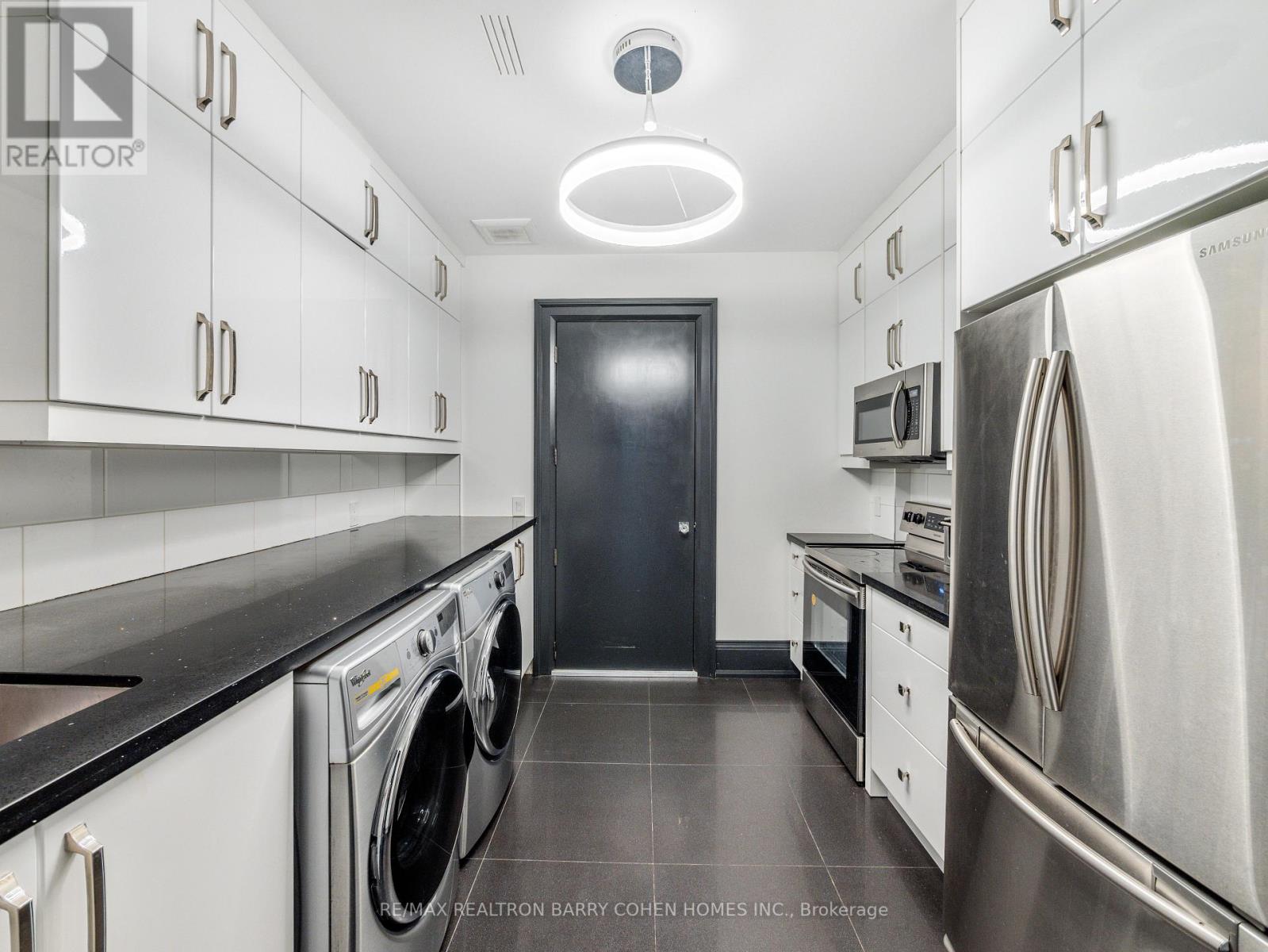 327 Cortleigh Boulevard, Toronto, Ontario  M5N 1R2 - Photo 45 - C12450201