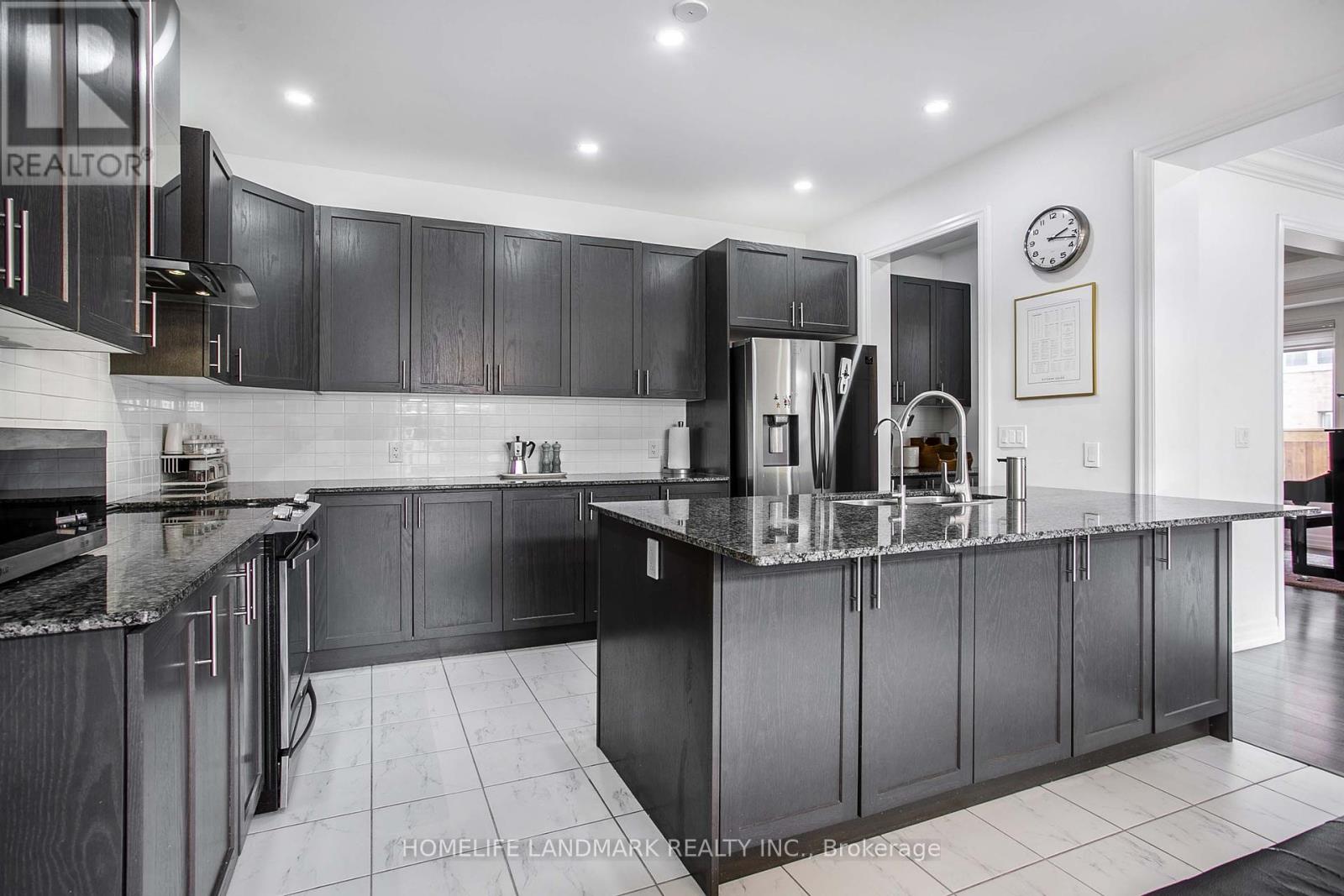 6 Cloverridge Avenue, East Gwillimbury, Ontario  L9N 0V3 - Photo 16 - N12435415