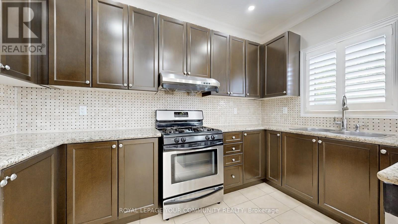 92 Laval Street, Vaughan, Ontario  L4H 0P2 - Photo 8 - N12452176