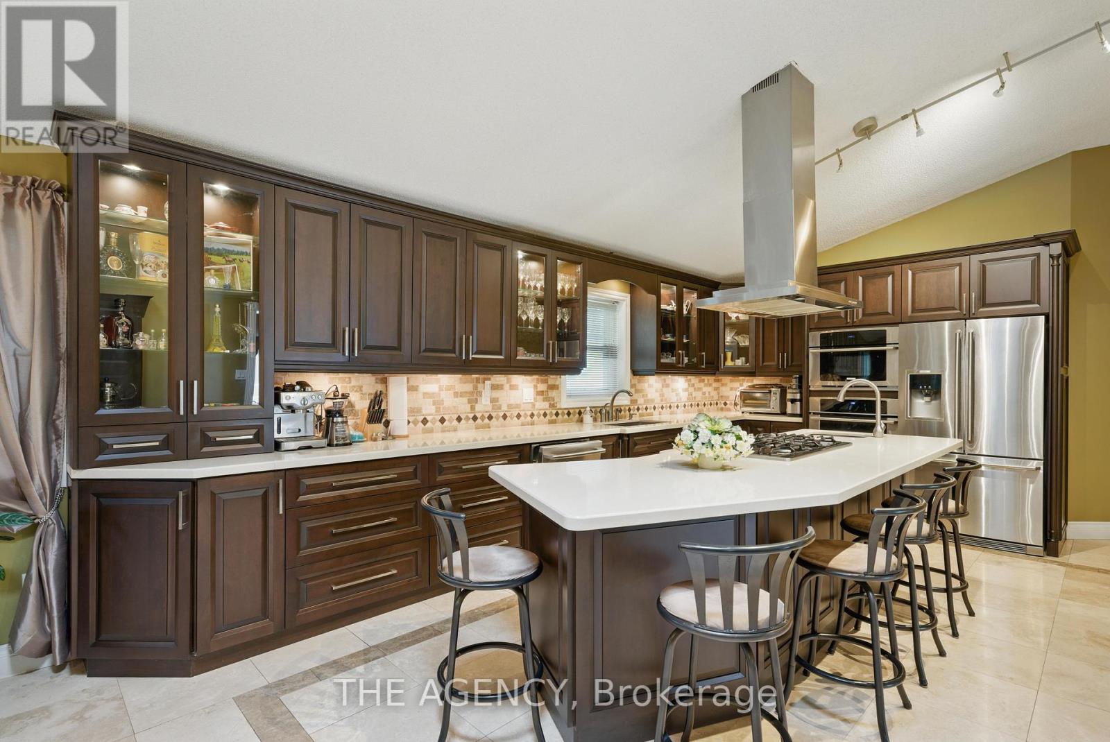 55 Denham Drive, Richmond Hill, Ontario  L4C 6H8 - Photo 15 - N12452192