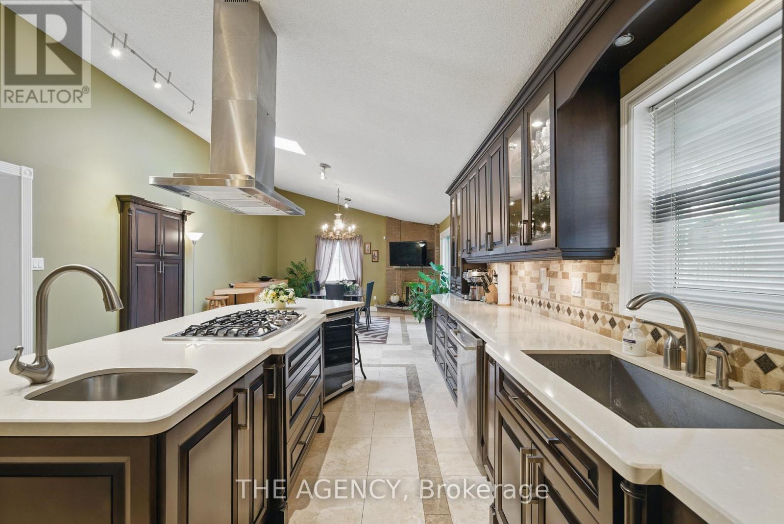 55 Denham Drive, Richmond Hill, Ontario  L4C 6H8 - Photo 17 - N12452192