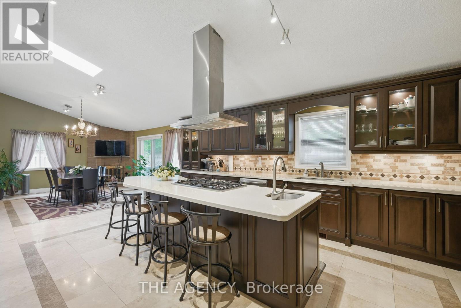 55 Denham Drive, Richmond Hill, Ontario  L4C 6H8 - Photo 18 - N12452192