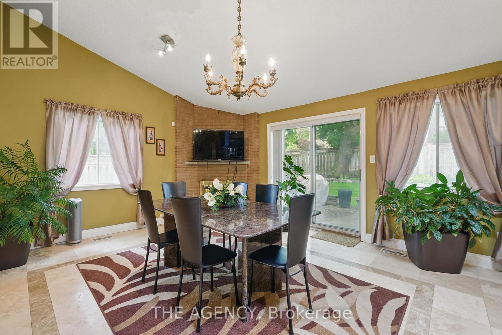 55 Denham Drive, Richmond Hill, Ontario  L4C 6H8 - Photo 19 - N12452192