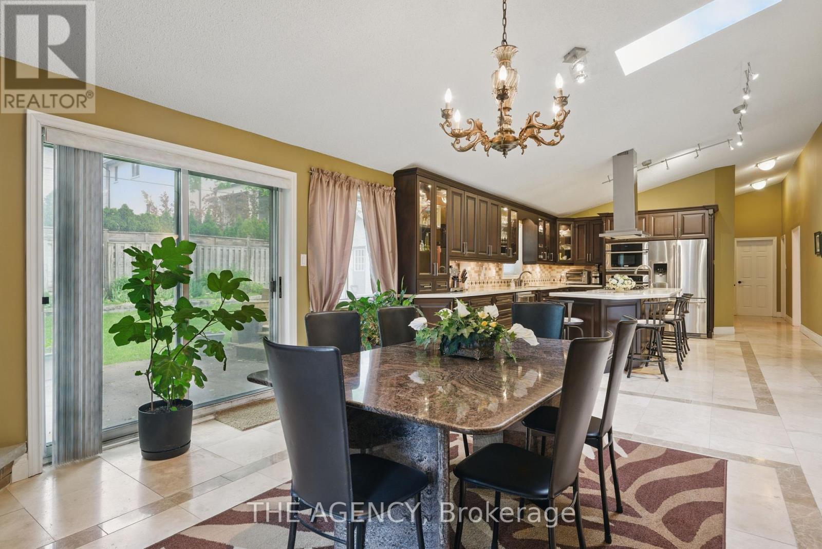 55 Denham Drive, Richmond Hill, Ontario  L4C 6H8 - Photo 20 - N12452192