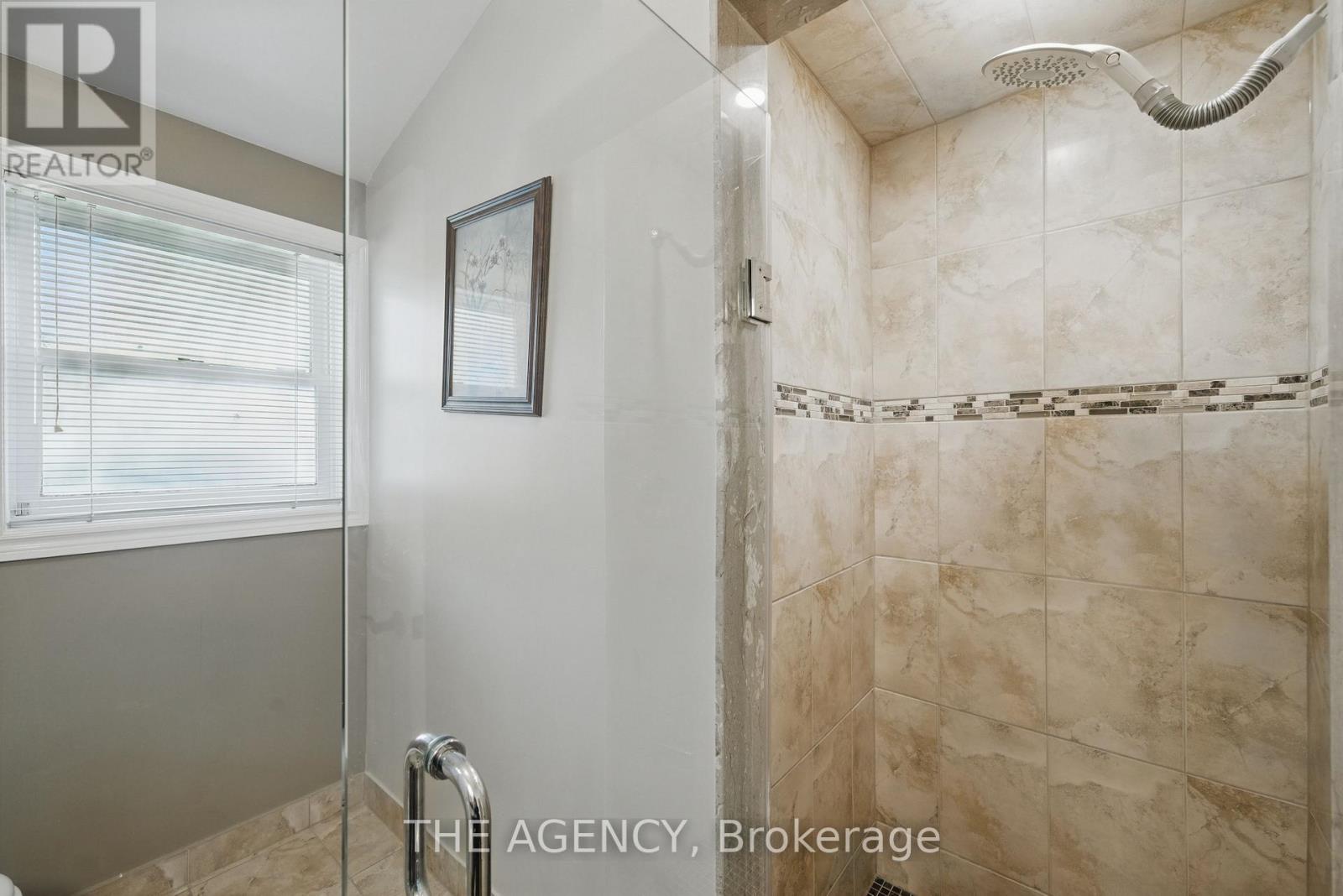 55 Denham Drive, Richmond Hill, Ontario  L4C 6H8 - Photo 23 - N12452192