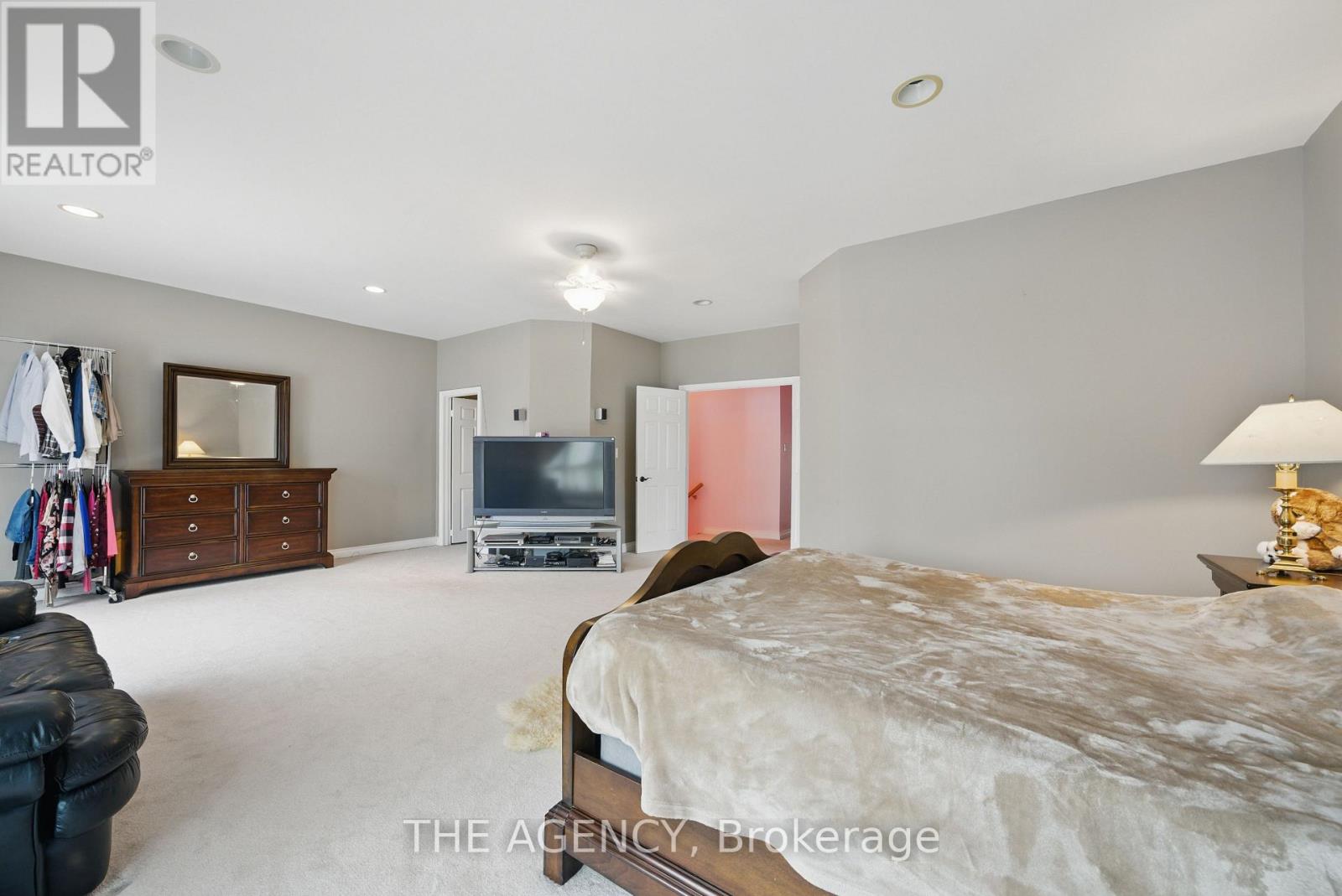 55 Denham Drive, Richmond Hill, Ontario  L4C 6H8 - Photo 26 - N12452192