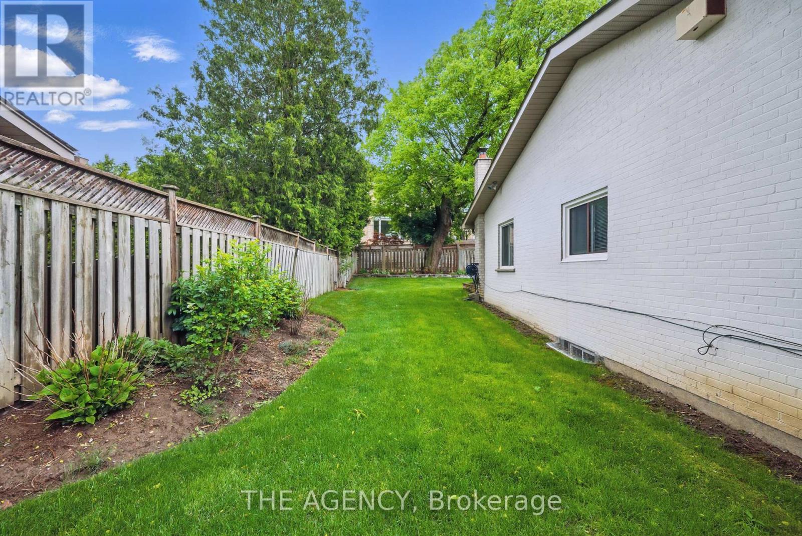 55 Denham Drive, Richmond Hill, Ontario  L4C 6H8 - Photo 35 - N12452192