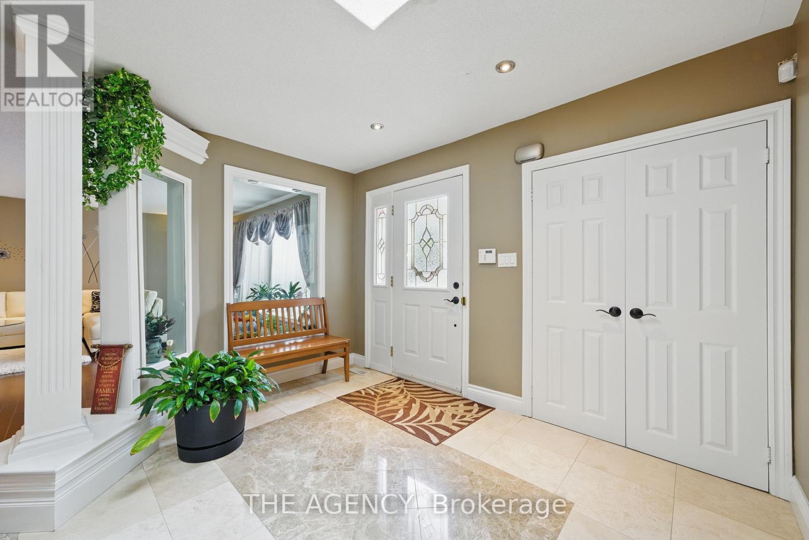55 Denham Drive, Richmond Hill, Ontario  L4C 6H8 - Photo 6 - N12452192