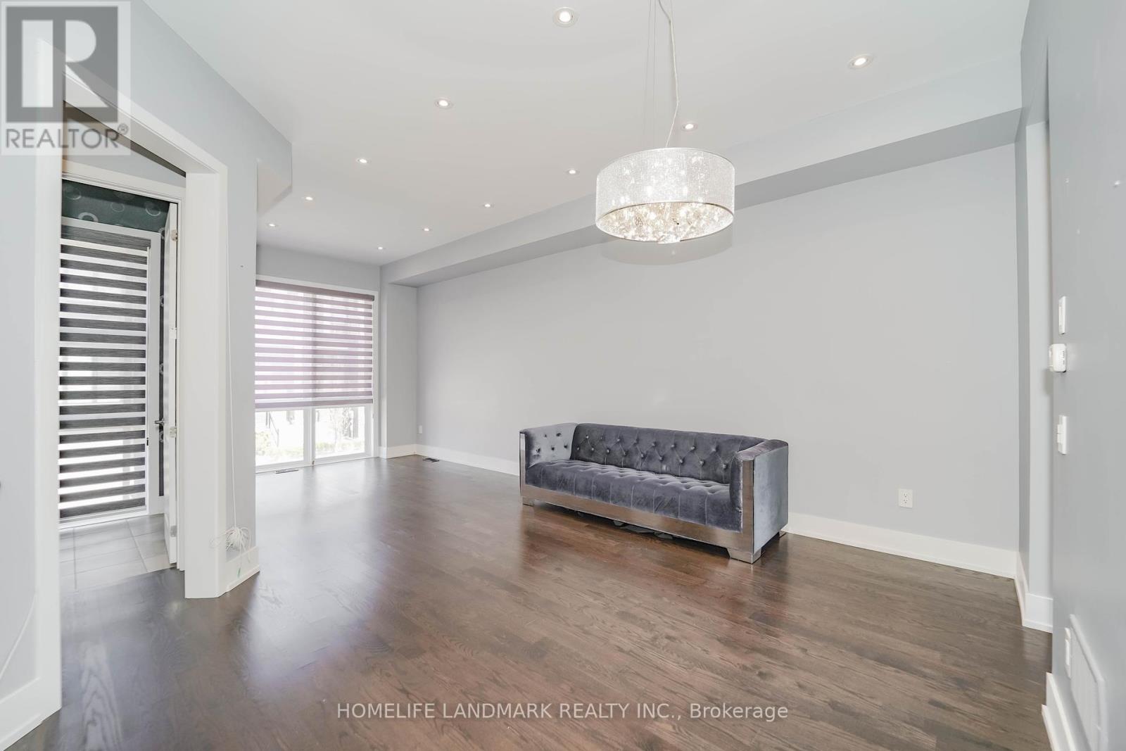 8 Crestridge Drive, Vaughan, Ontario  L4J 0K1 - Photo 3 - N12452197