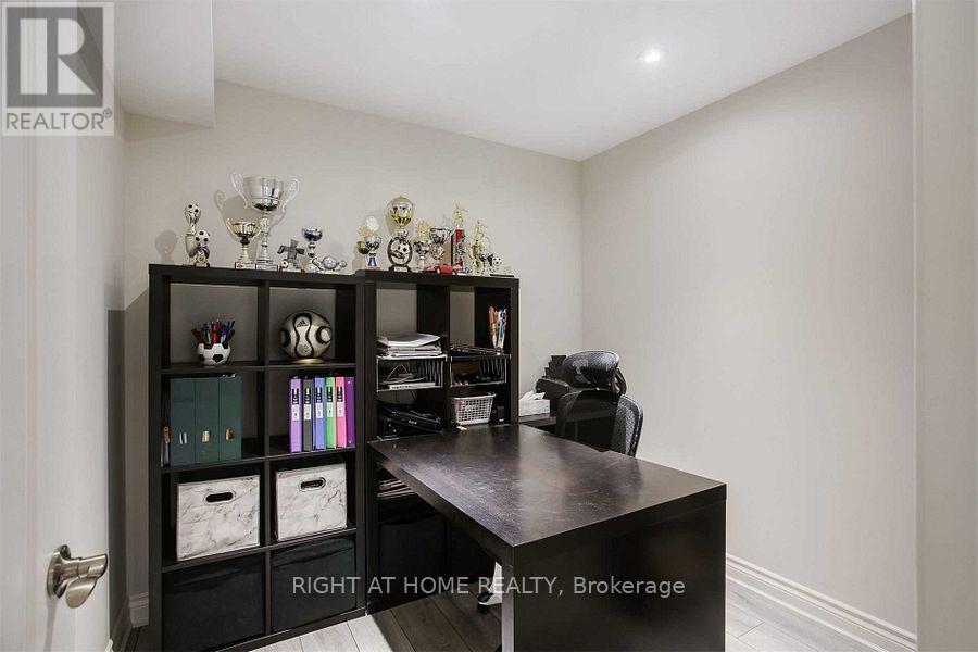 110 Thatcher Crescent, East Gwillimbury, Ontario  L9N 0B9 - Photo 35 - N12452208