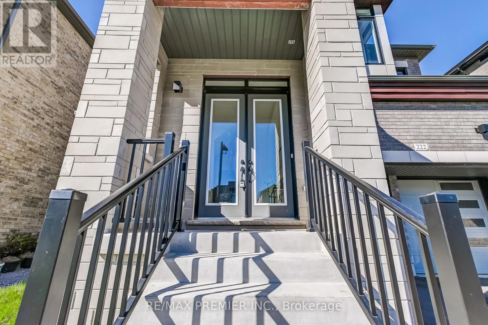 222 Mckean Drive, Whitchurch-Stouffville, Ontario  L4A 5C2 - Photo 6 - N12197157