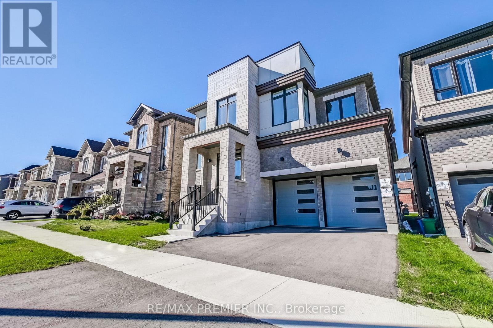 222 Mckean Drive, Whitchurch-Stouffville, Ontario  L4A 5C2 - Photo 5 - N12197157