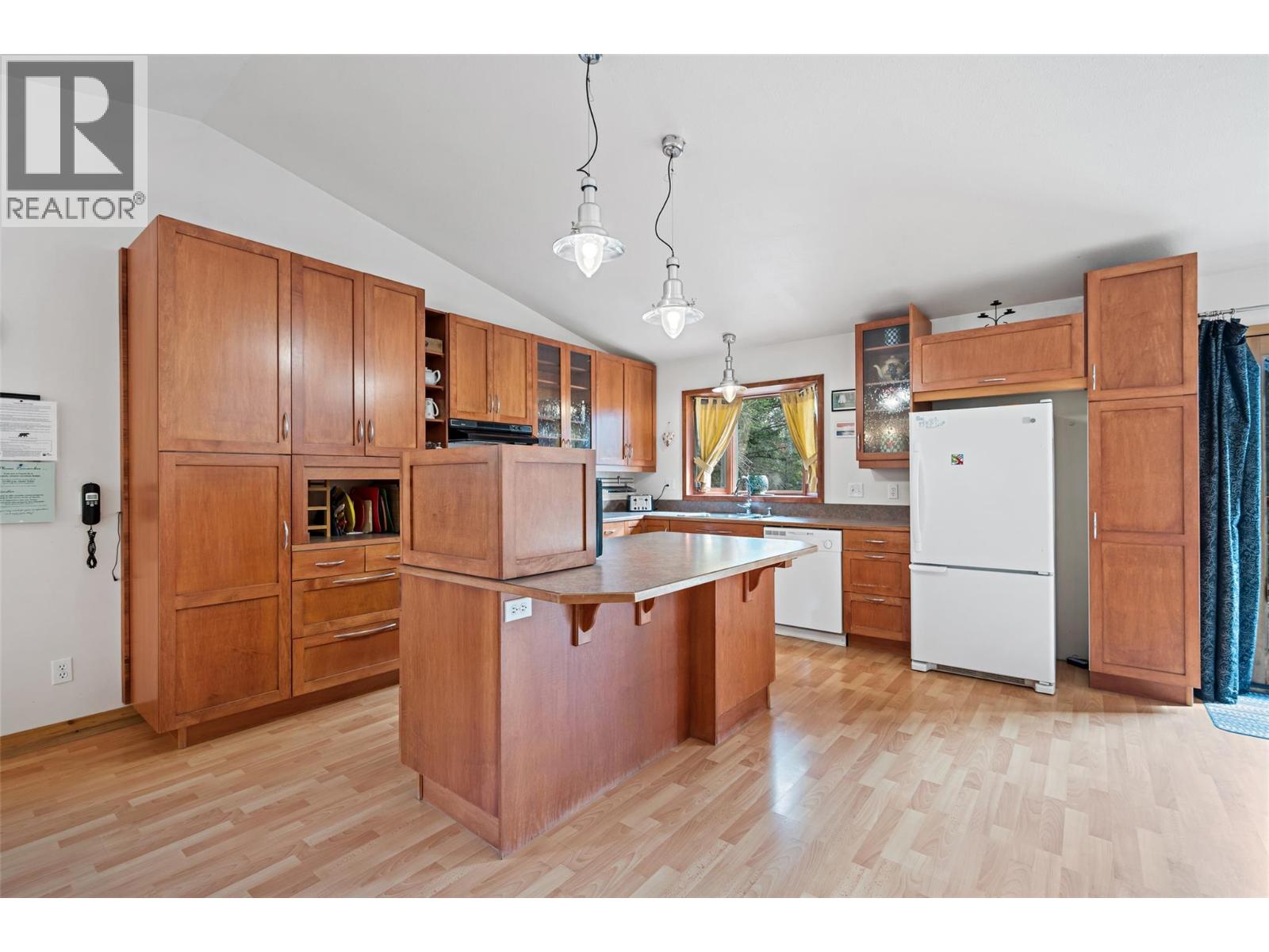 4345 Teal Road, Fairmont Hot Springs, British Columbia  V0B 1L2 - Photo 7 - 10365016