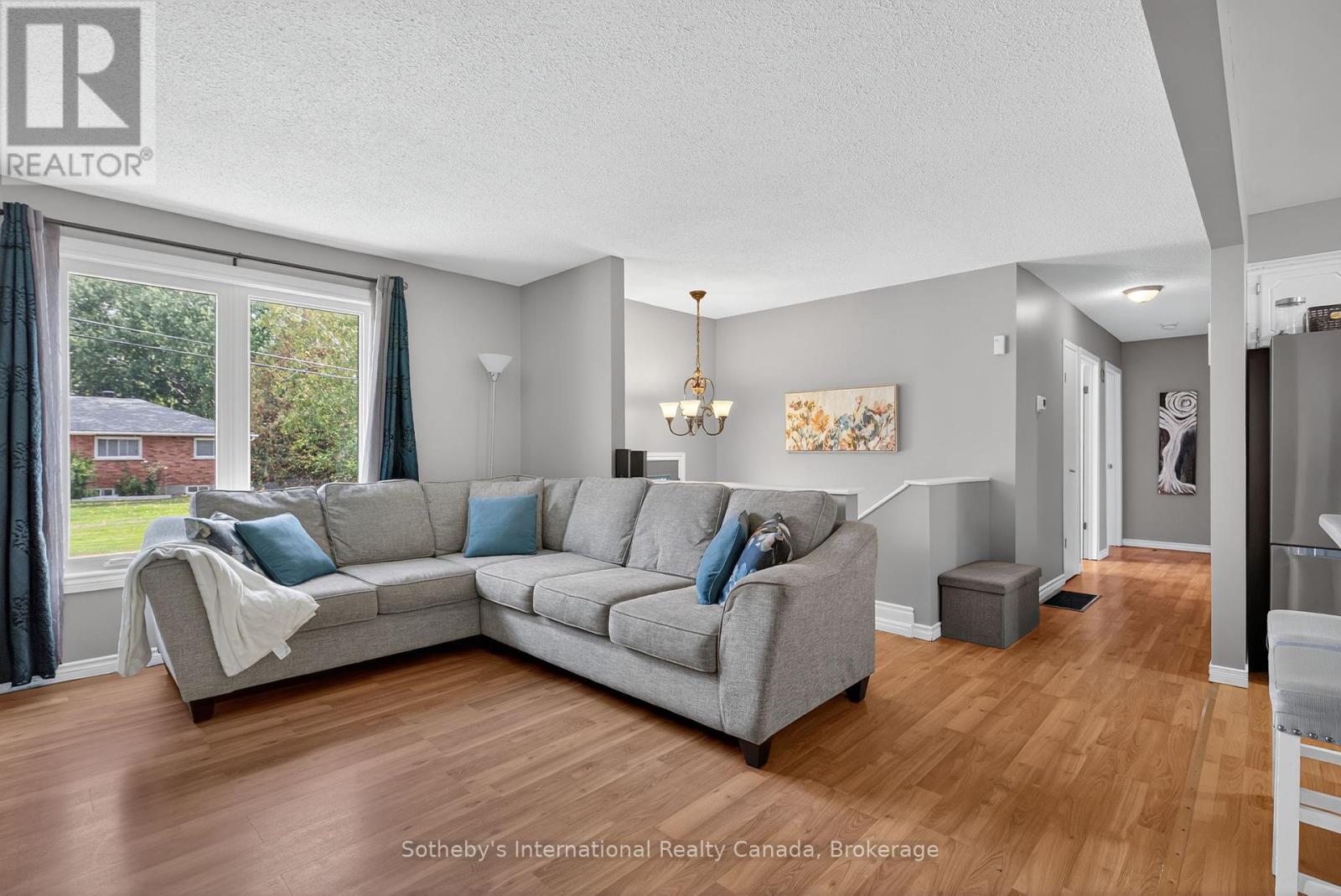20 Community Centre Drive, Severn, Ontario  L0K 1E0 - Photo 4 - S12452274