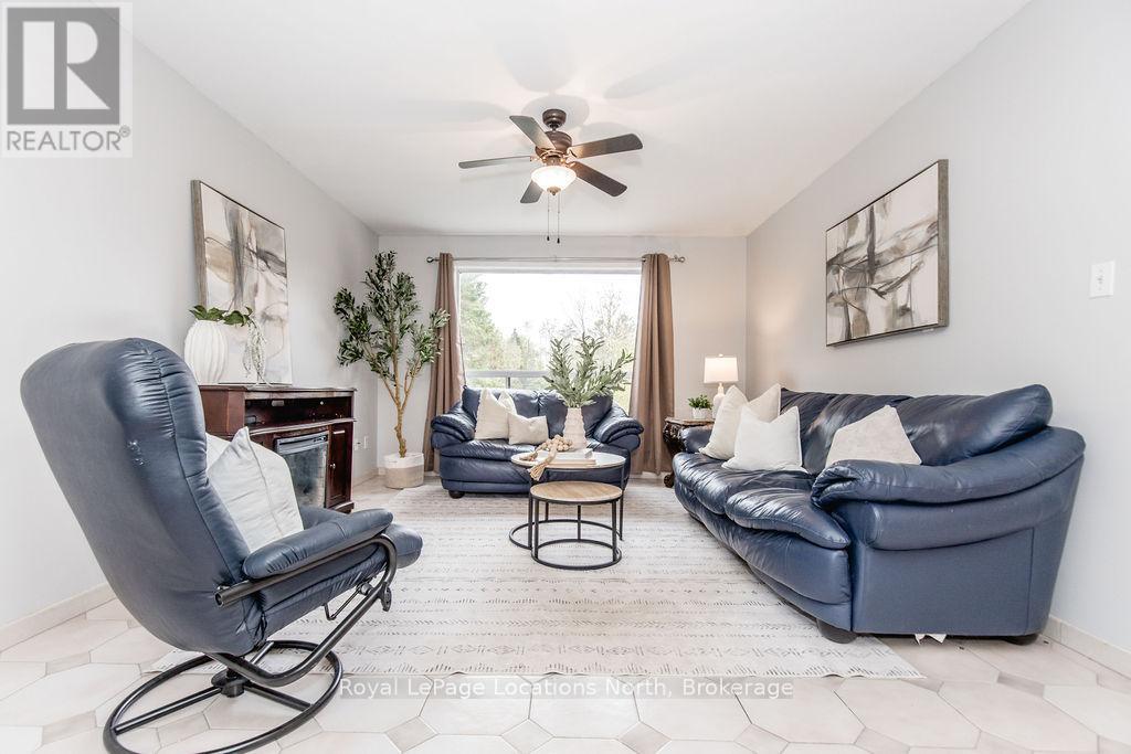 3 51st Street, Wasaga Beach, Ontario  L9Z 1X5 - Photo 3 - S12452277