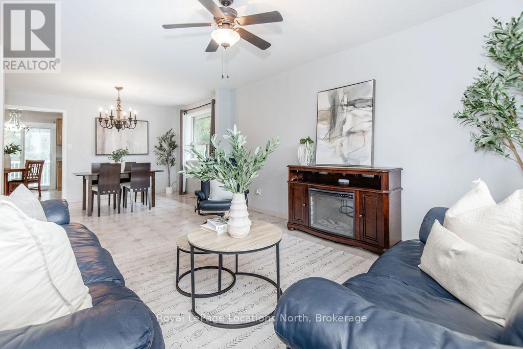 3 51st Street, Wasaga Beach, Ontario  L9Z 1X5 - Photo 4 - S12452277