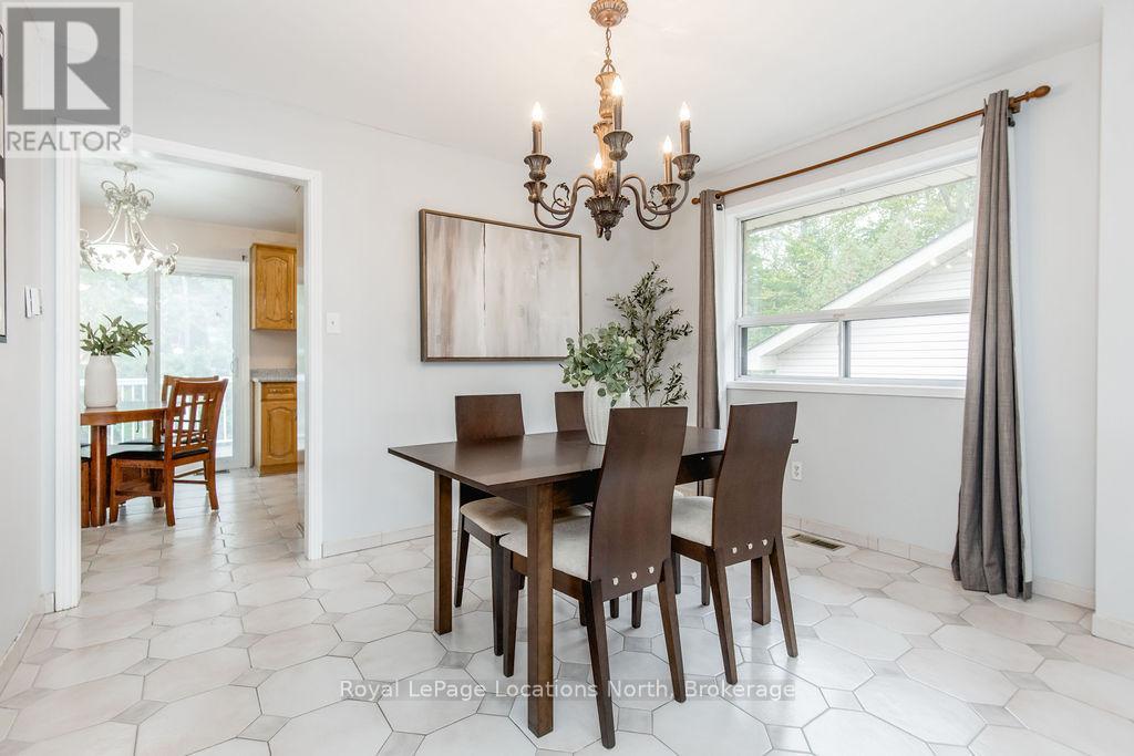 3 51st Street, Wasaga Beach, Ontario  L9Z 1X5 - Photo 5 - S12452277