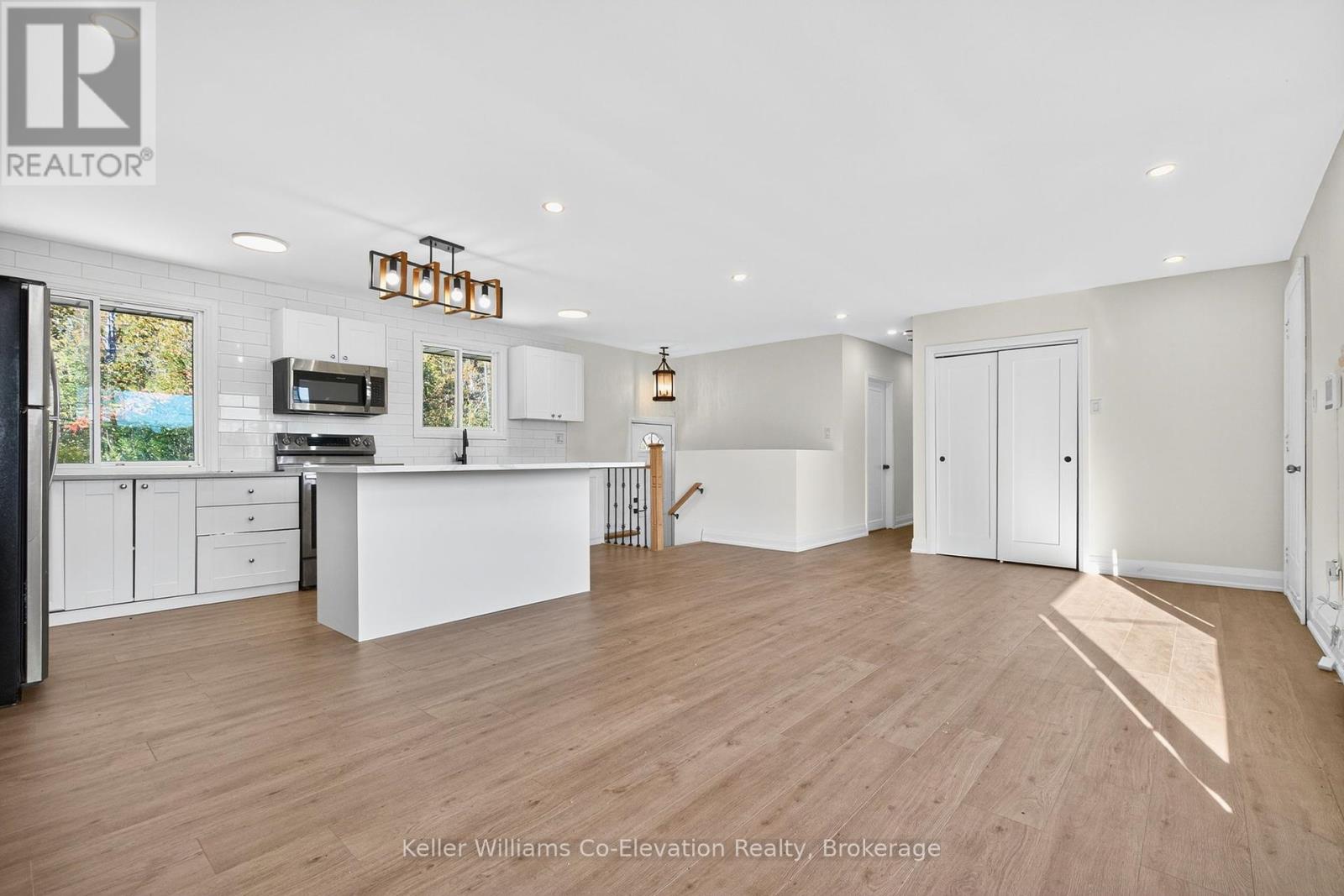 556 Champlain Road, Tiny, Ontario  L9M 0C2 - Photo 6 - S12452331