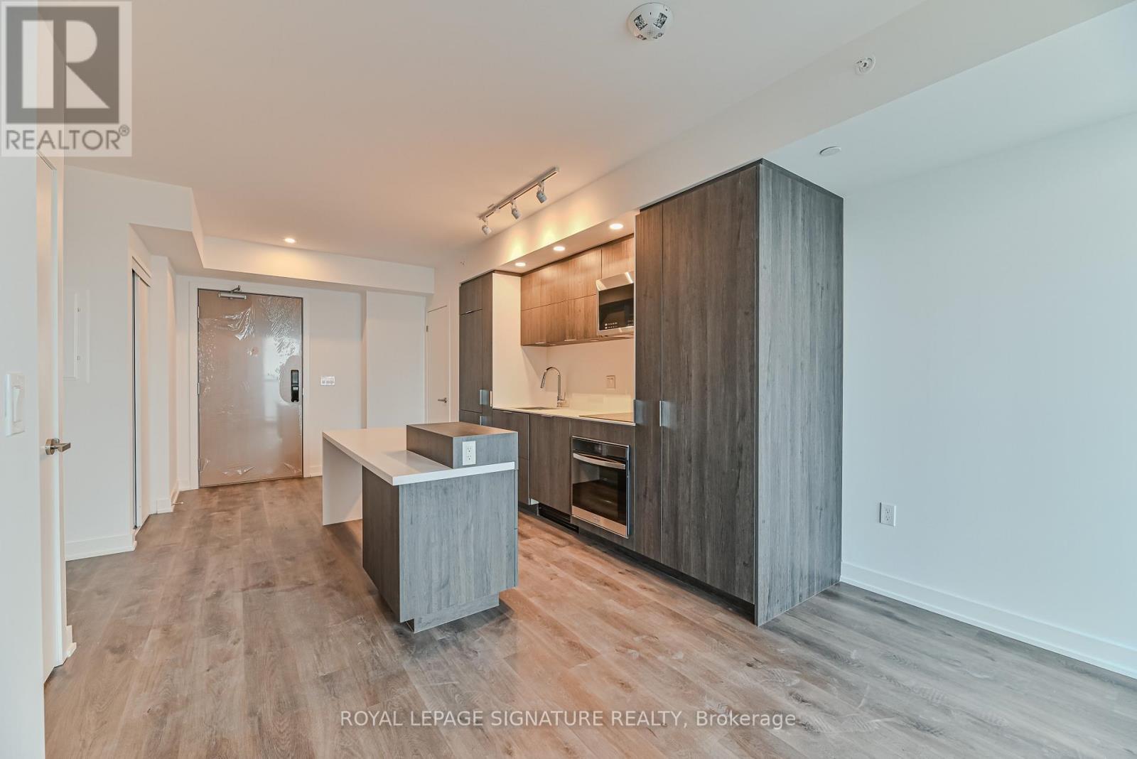 1606 - 370 Martha Street, Burlington, Ontario  L7R 0G9 - Photo 8 - W12452179