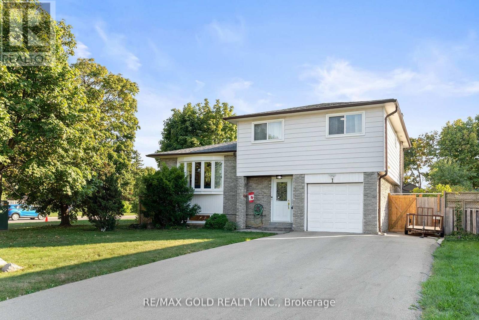 1 Greenbriar Road, Brampton, Ontario  L6S 1V4 - Photo 2 - W12452190