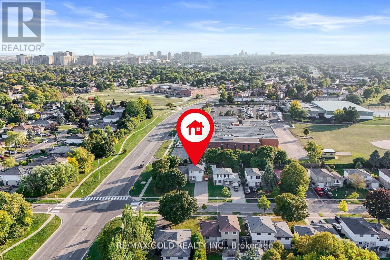 1 Greenbriar Road, Brampton, Ontario  L6S 1V4 - Photo 5 - W12452190