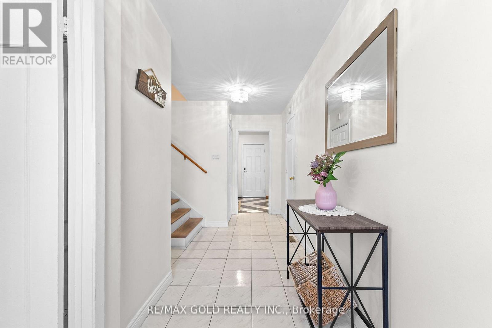 1 Greenbriar Road, Brampton, Ontario  L6S 1V4 - Photo 9 - W12452190